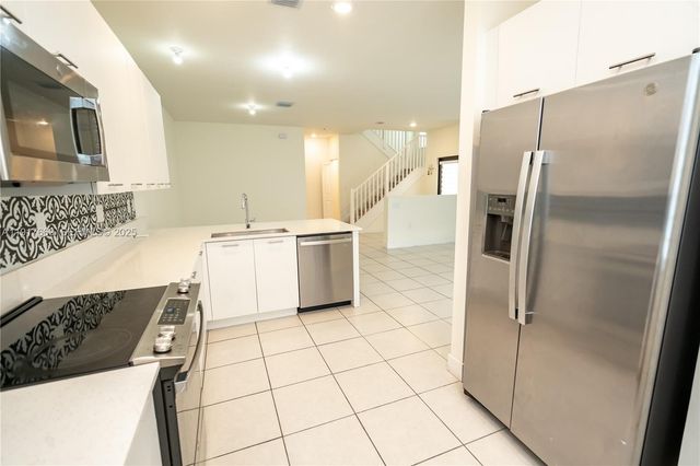 8364 NW 43rd St, Doral, FL 33166