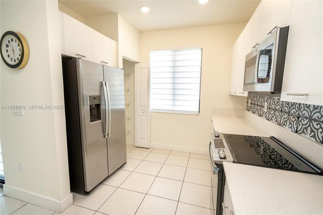 8364 NW 43rd St, Doral, FL 33166