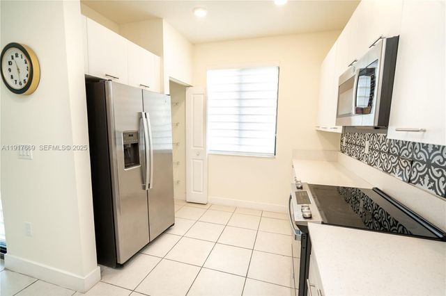 8364 NW 43rd St, Doral, FL 33166