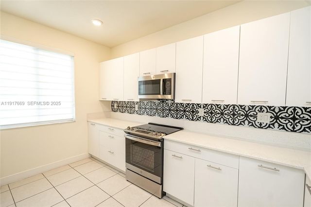 8364 NW 43rd St, Doral, FL 33166