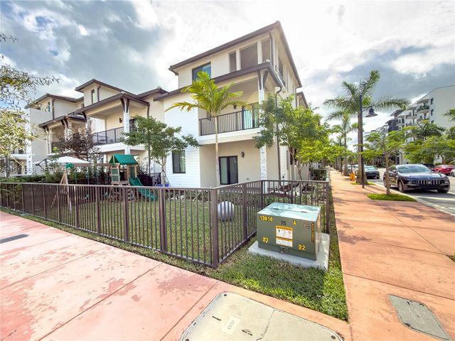 8364 NW 43rd St, Doral, FL 33166