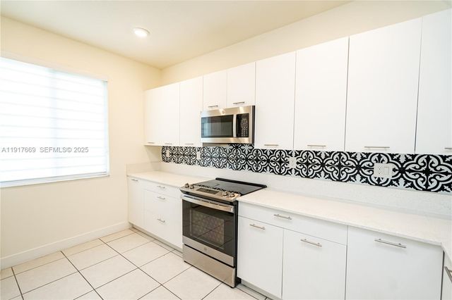 8364 NW 43rd St, Doral, FL 33166