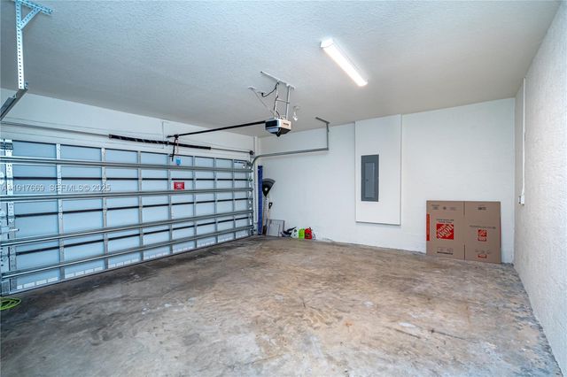 8364 NW 43rd St, Doral, FL 33166