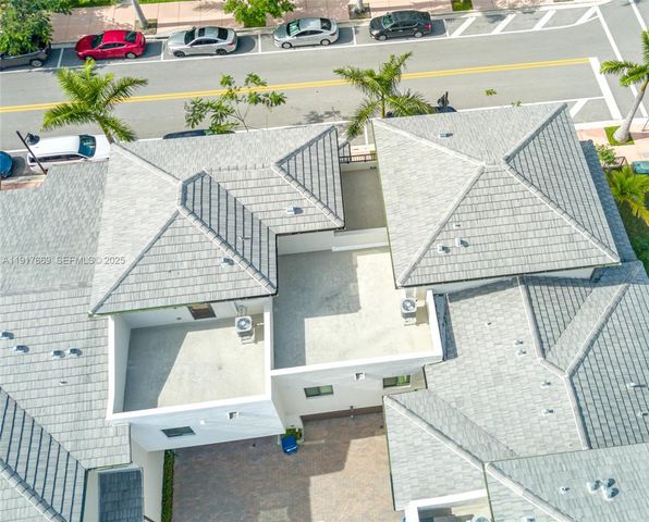 8364 NW 43rd St, Doral, FL 33166