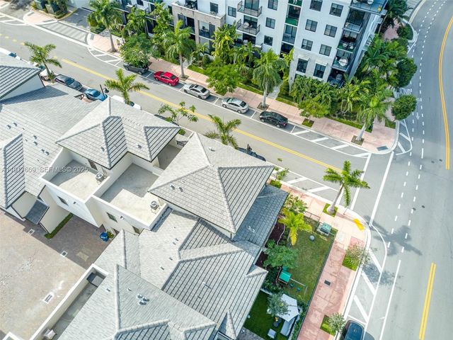 8364 NW 43rd St, Doral, FL 33166