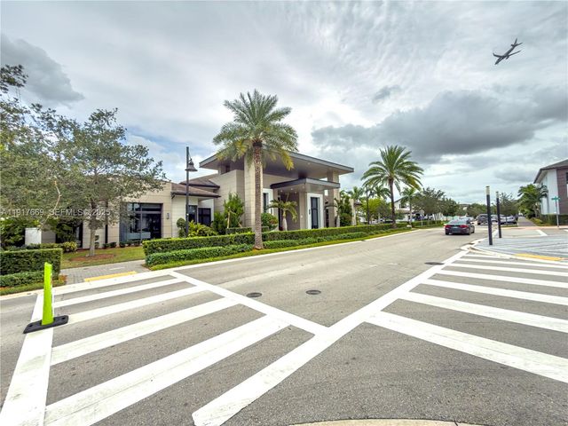 8364 NW 43rd St, Doral, FL 33166