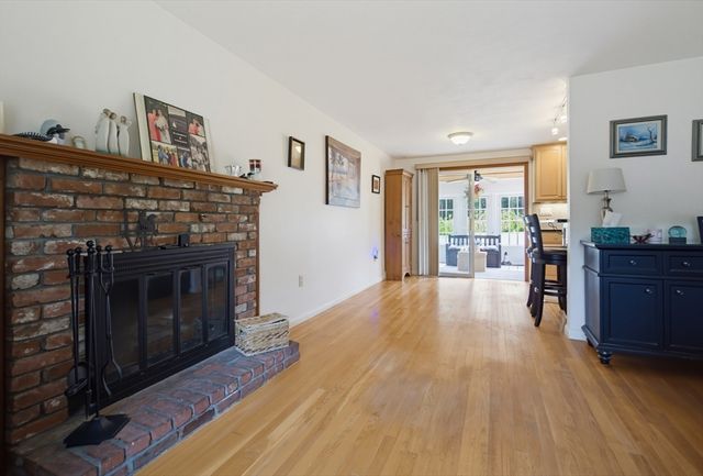 41 Castlewood Dr, Billerica, MA 01821