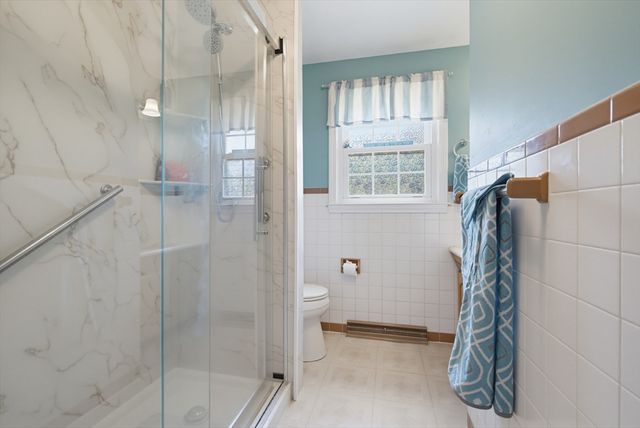 41 Castlewood Dr, Billerica, MA 01821