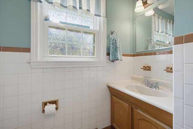 41 Castlewood Dr, Billerica, MA 01821