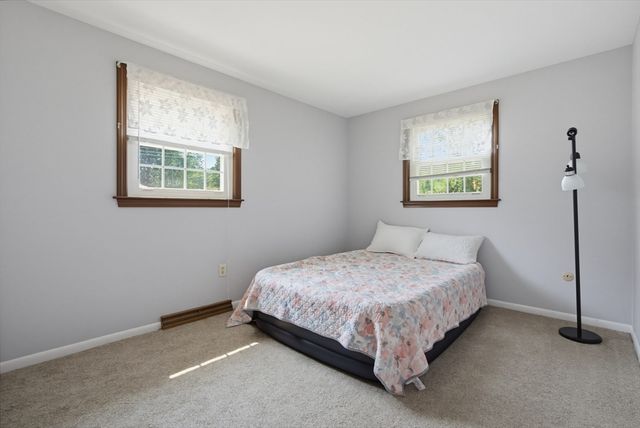 41 Castlewood Dr, Billerica, MA 01821