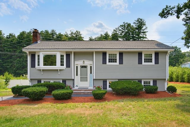 41 Castlewood Dr, Billerica, MA 01821