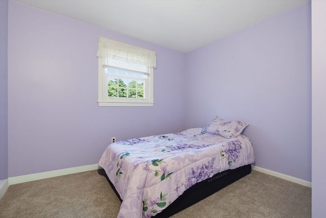 41 Castlewood Dr, Billerica, MA 01821