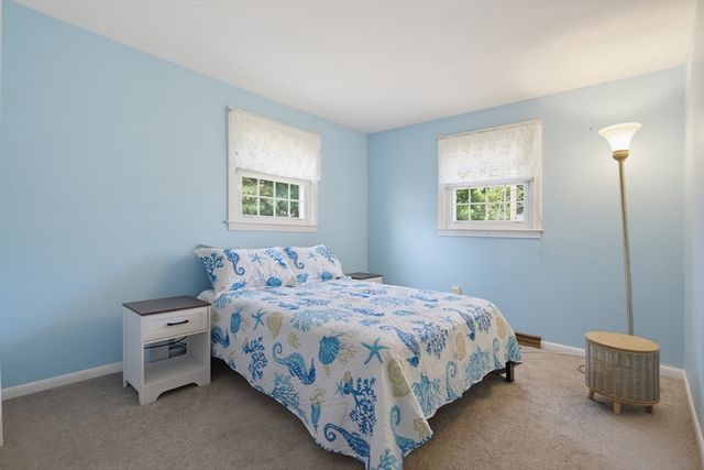 41 Castlewood Dr, Billerica, MA 01821