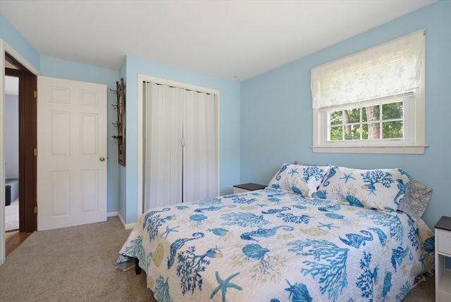 41 Castlewood Dr, Billerica, MA 01821