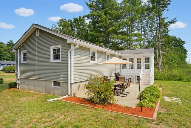 41 Castlewood Dr, Billerica, MA 01821