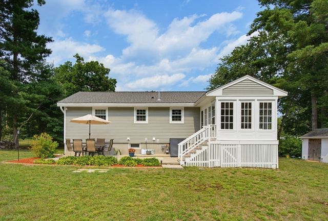 41 Castlewood Dr, Billerica, MA 01821