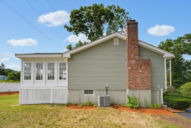 41 Castlewood Dr, Billerica, MA 01821