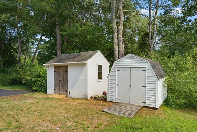 41 Castlewood Dr, Billerica, MA 01821