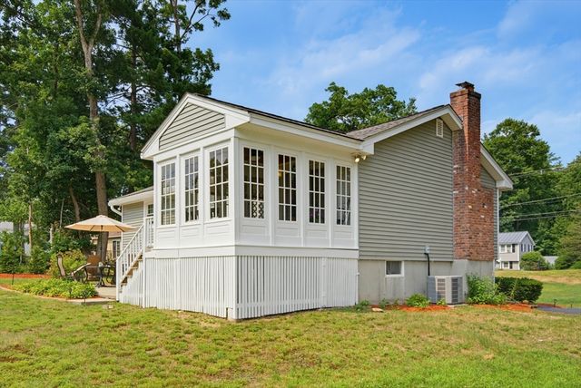 41 Castlewood Dr, Billerica, MA 01821