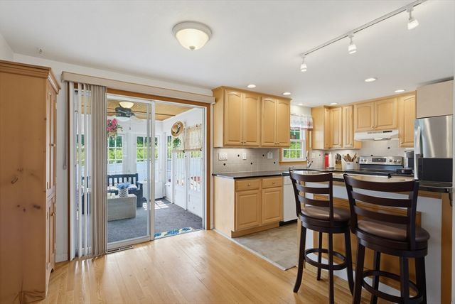 41 Castlewood Dr, Billerica, MA 01821