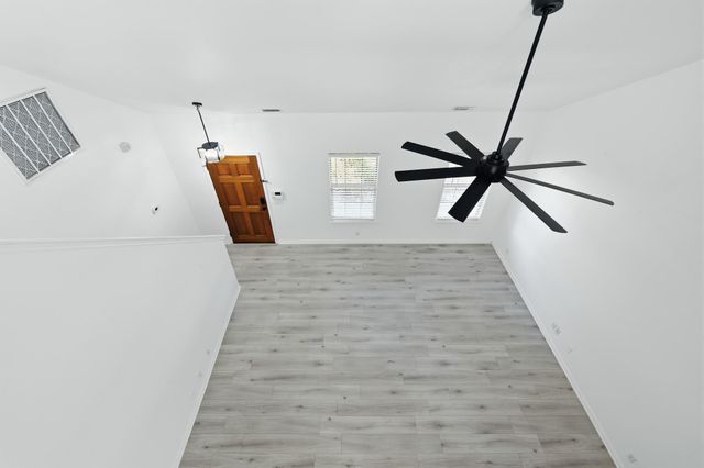 22407 Briarcliff DR, Spicewood, TX 78669