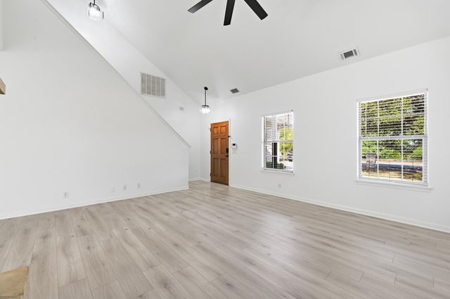 22407 Briarcliff DR, Spicewood, TX 78669