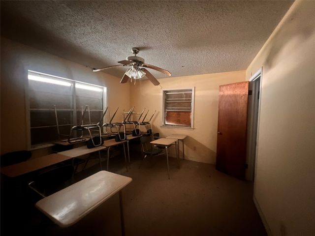 209 S Walton Street, Blooming Grove, TX 76626