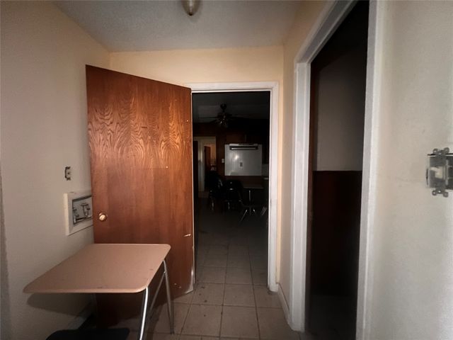 209 S Walton Street, Blooming Grove, TX 76626