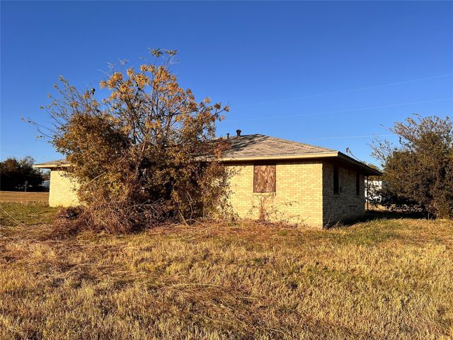 209 S Walton Street, Blooming Grove, TX 76626