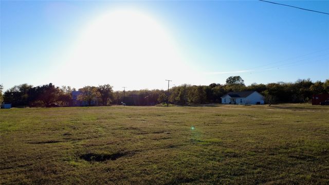 209 S Walton Street, Blooming Grove, TX 76626