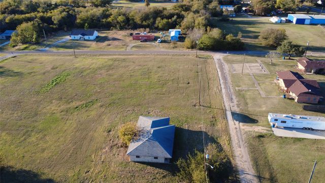 209 S Walton Street, Blooming Grove, TX 76626