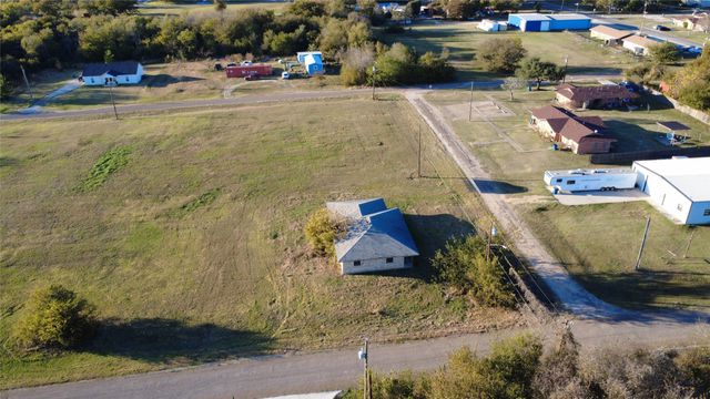 209 S Walton Street, Blooming Grove, TX 76626