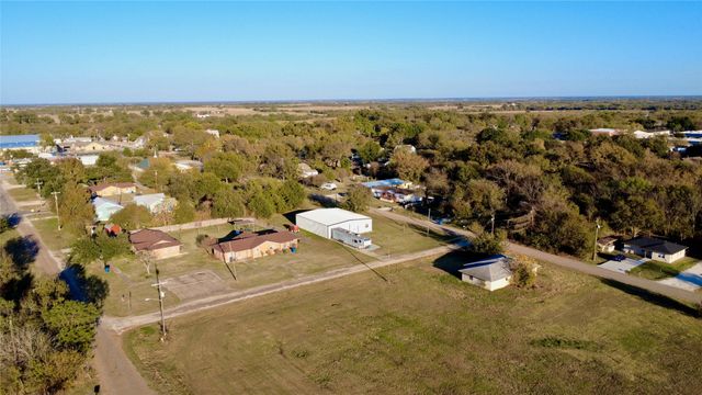 209 S Walton Street, Blooming Grove, TX 76626