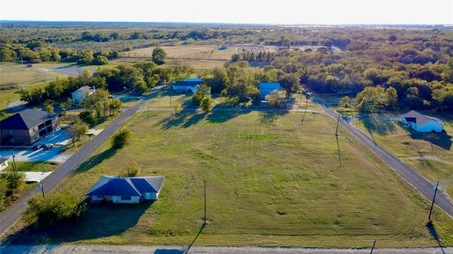 209 S Walton Street, Blooming Grove, TX 76626