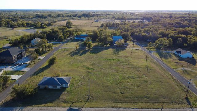 209 S Walton Street, Blooming Grove, TX 76626