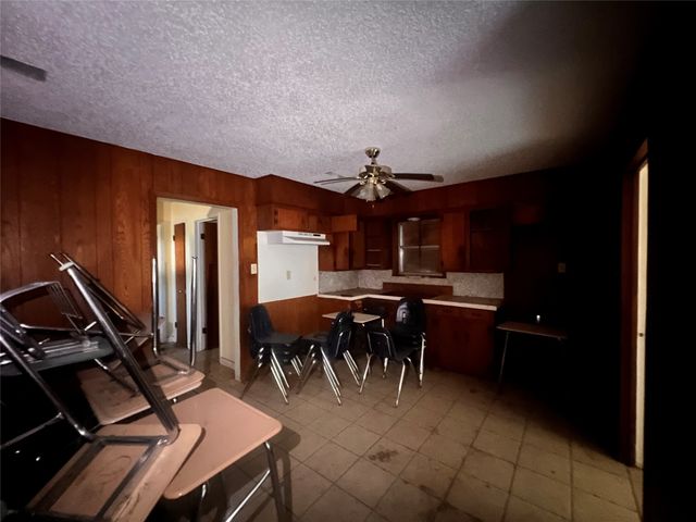 209 S Walton Street, Blooming Grove, TX 76626