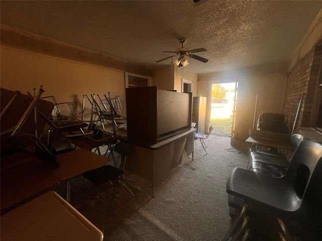 209 S Walton Street, Blooming Grove, TX 76626