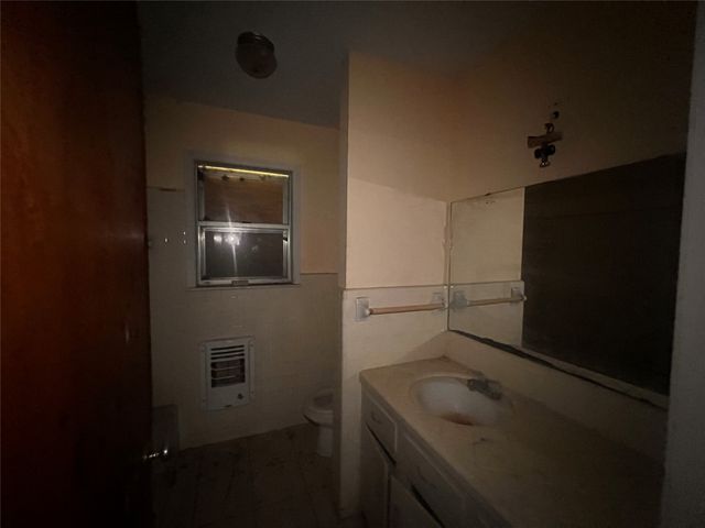 209 S Walton Street, Blooming Grove, TX 76626