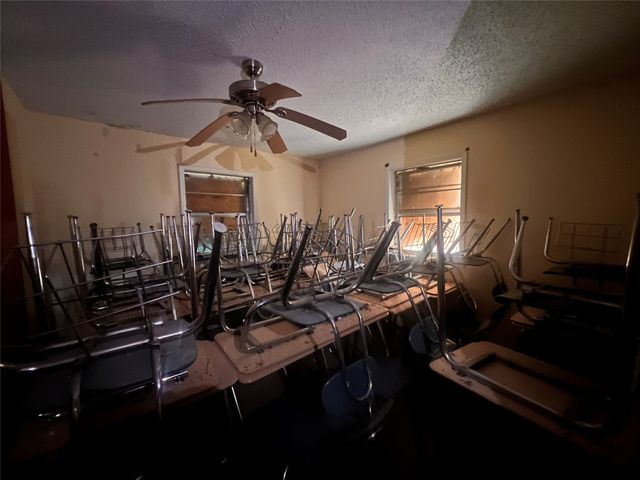 209 S Walton Street, Blooming Grove, TX 76626