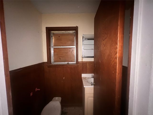 209 S Walton Street, Blooming Grove, TX 76626