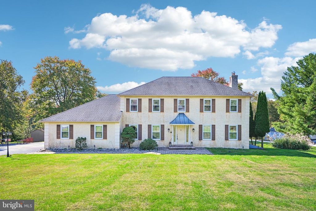 4 JONATHAN MORRIS CIR, MEDIA, PA 19063 — exterior