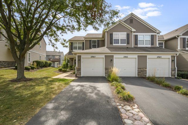 2562 GOLF RIDGE Circle 2562, Naperville, IL 60563