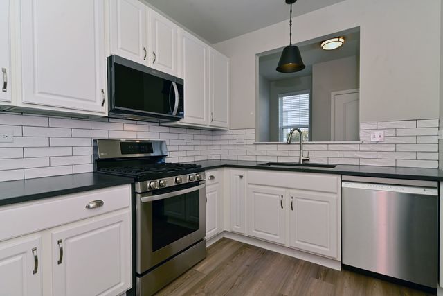 2562 GOLF RIDGE Circle 2562, Naperville, IL 60563