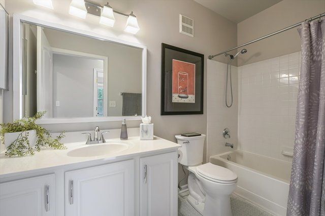 2562 GOLF RIDGE Circle 2562, Naperville, IL 60563