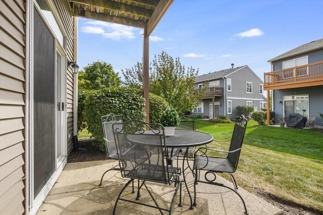 2562 GOLF RIDGE Circle 2562, Naperville, IL 60563