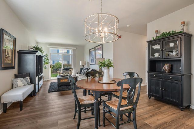 2562 GOLF RIDGE Circle 2562, Naperville, IL 60563