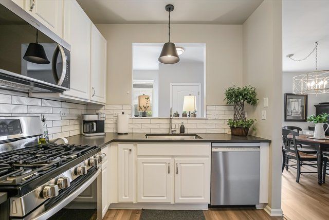 2562 GOLF RIDGE Circle 2562, Naperville, IL 60563