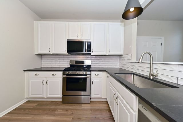 2562 GOLF RIDGE Circle 2562, Naperville, IL 60563