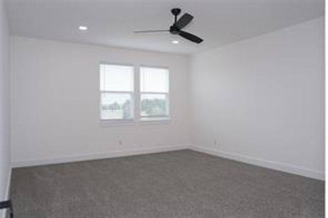 2227 Spyglass Dr, Navasota, TX 77868