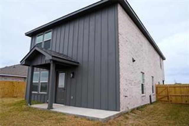 2227 Spyglass Dr, Navasota, TX 77868